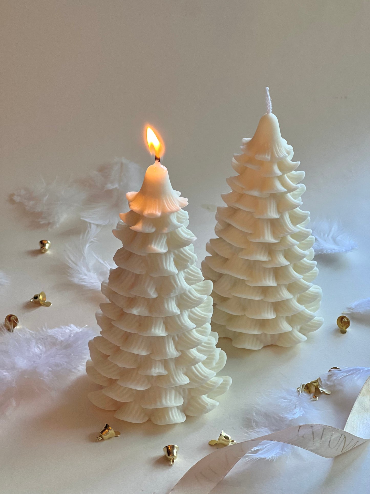 Evergreen - Lumânare parfumată elegantă, formă Brad de Crăciun, aromă de mirodenii