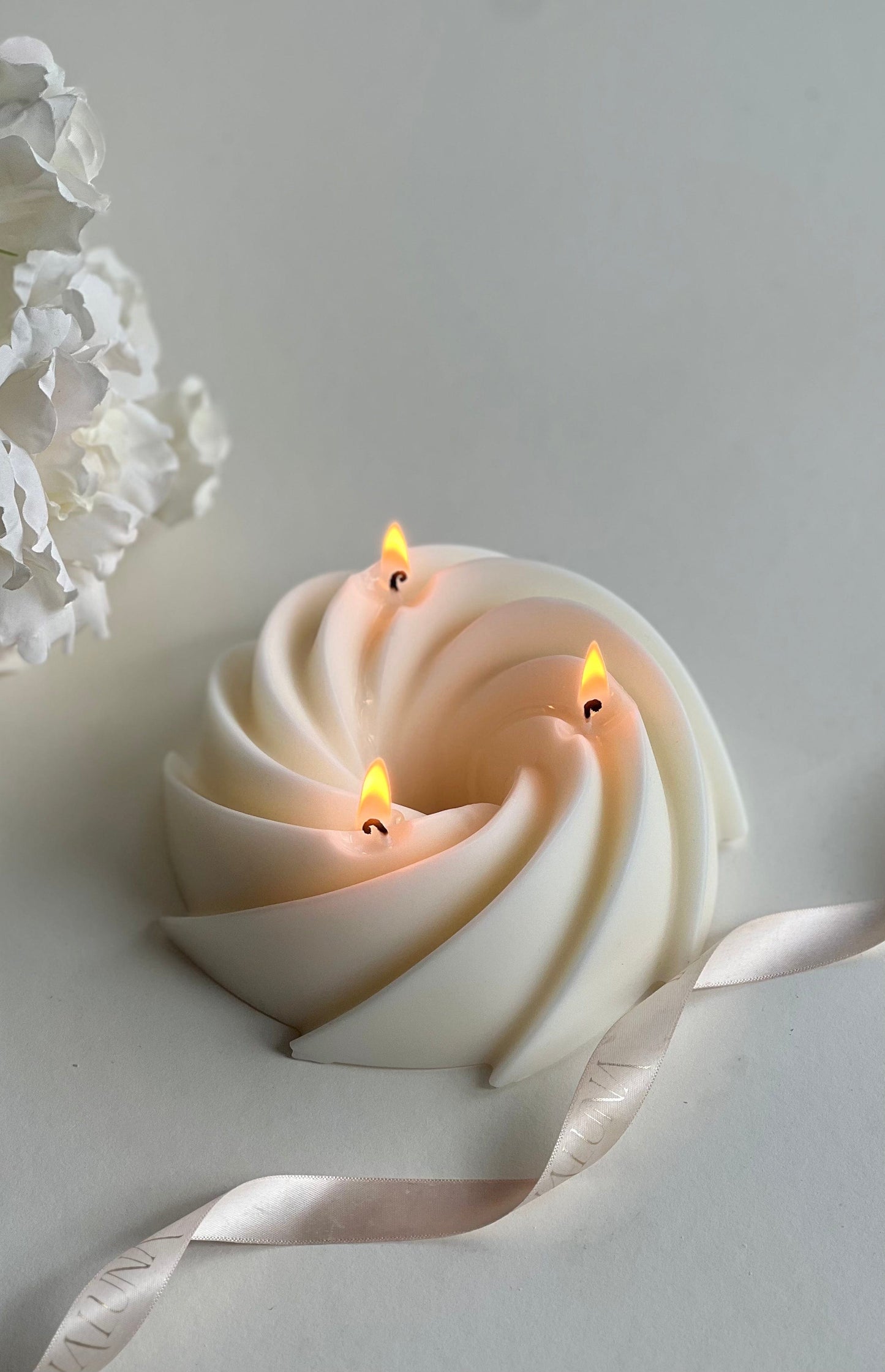 Swish lumanare decorativa rotunda 3 fitile