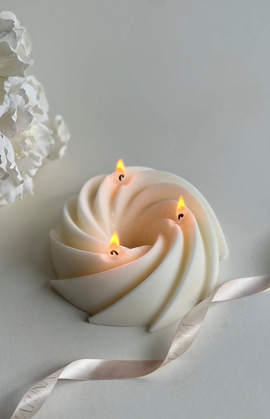 Swish lumanare decorativa rotunda 3 fitile