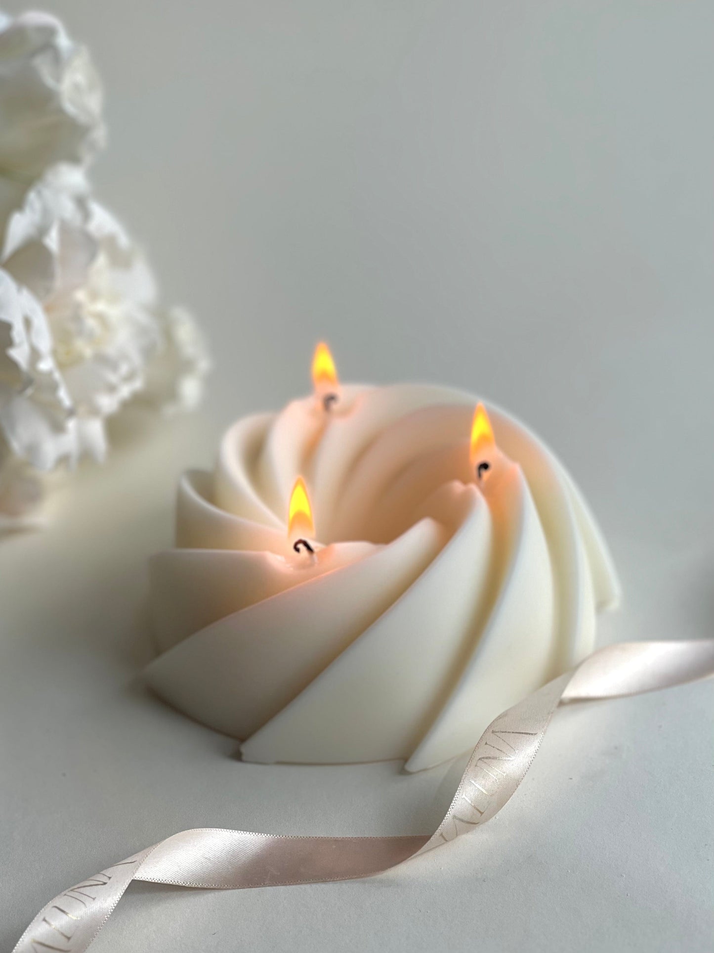 Swish lumanare decorativa rotunda 3 fitile